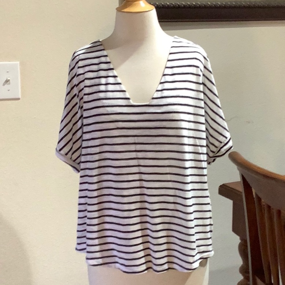 24/7 Maurices white with black stripe cotton shirt